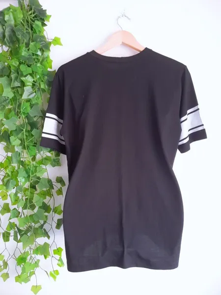 camiseta alongada t-shirt preto e branco g