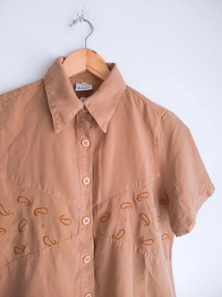 camisa feminina bordada bege claro m