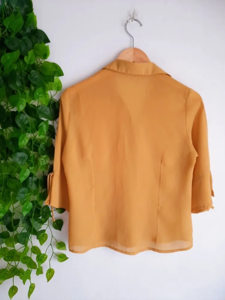 camisa feminina amarelo mostarda com amarração p