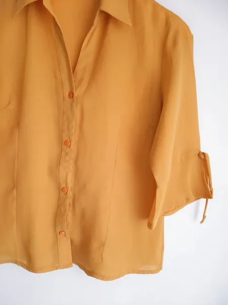 camisa feminina amarelo mostarda com amarração p