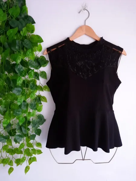 blusa preta peplum com bordado