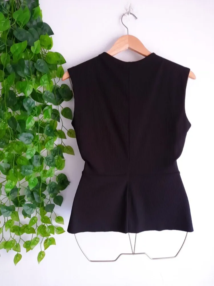 blusa preta peplum com bordado