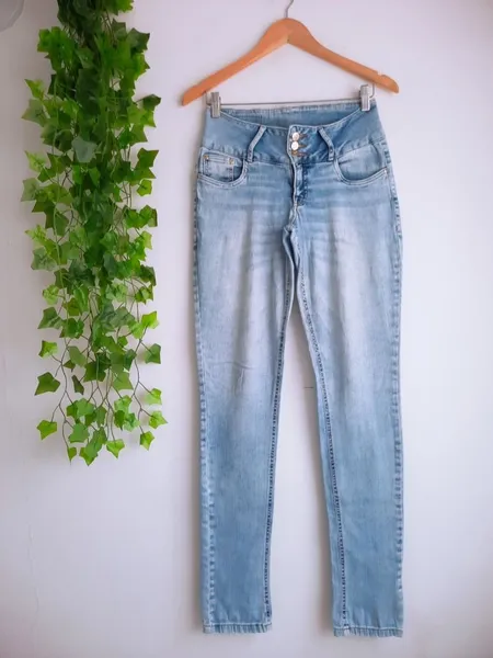 calça jeans azul claro skinny revanche feminina
