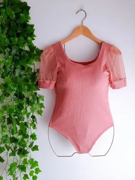 body canelado com tule rosa p