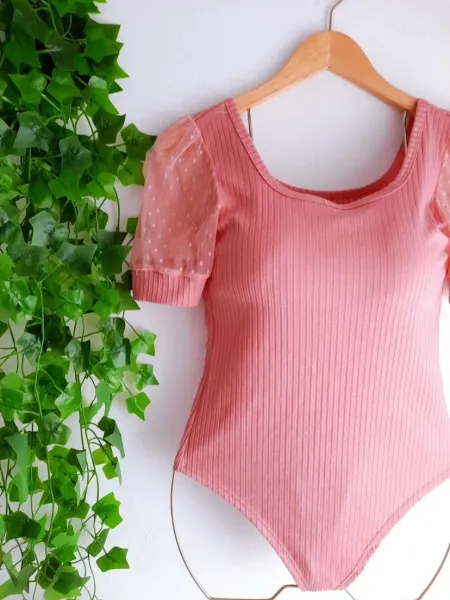 body canelado com tule rosa p