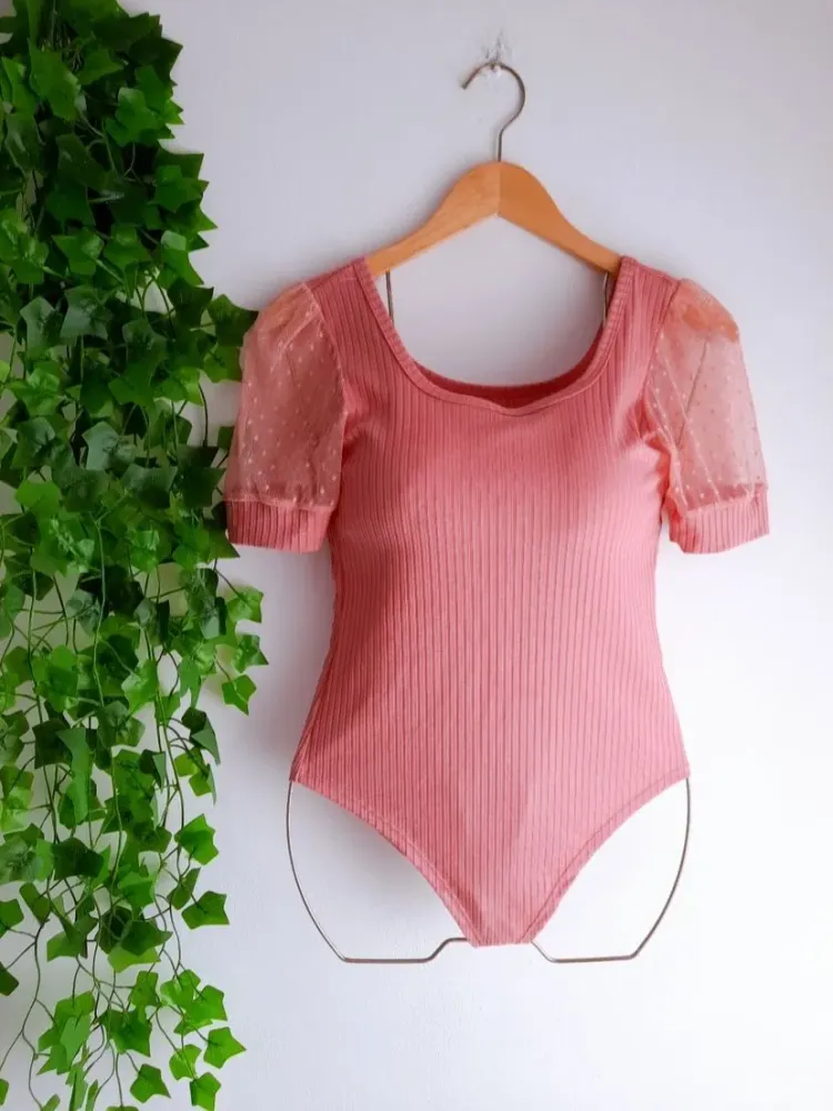body canelado com tule rosa p
