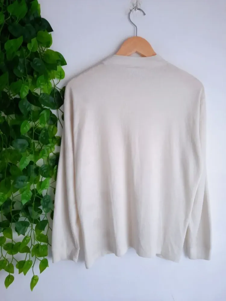 blusa bege off white gola alta
