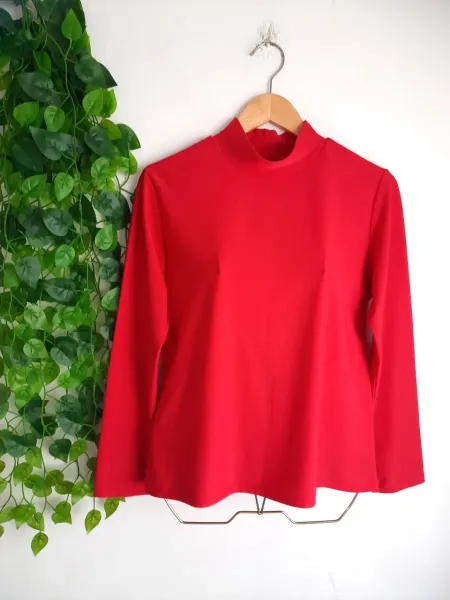 blusa vermelha gola alta m