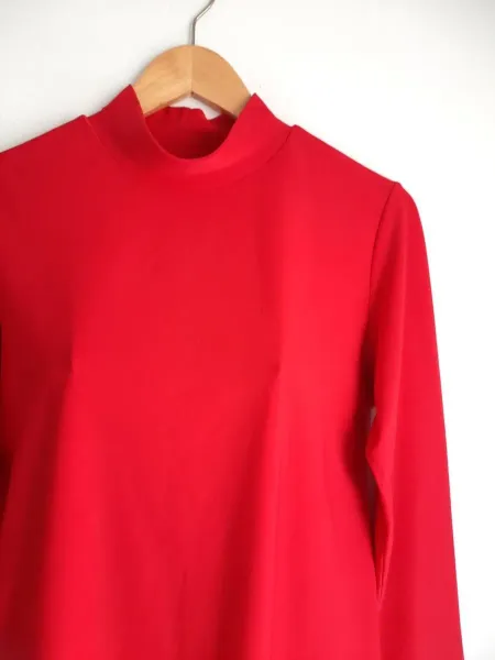 blusa vermelha gola alta m