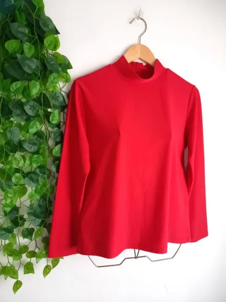 blusa vermelha gola alta m