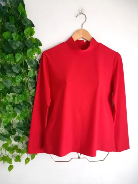 blusa vermelha gola alta m