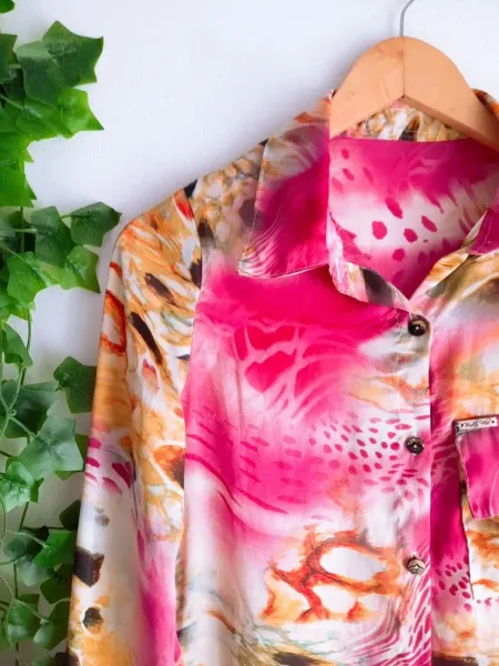 camisa rosa estampada