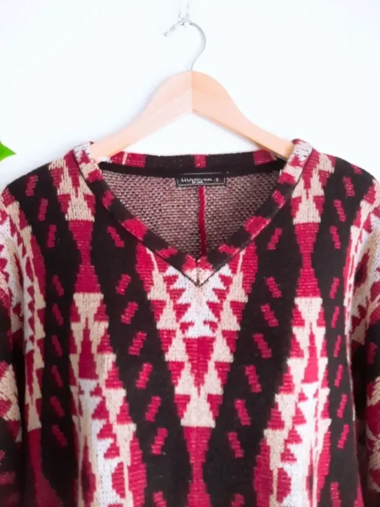 suéter poncho de lã boliviano estampado rosa com preto