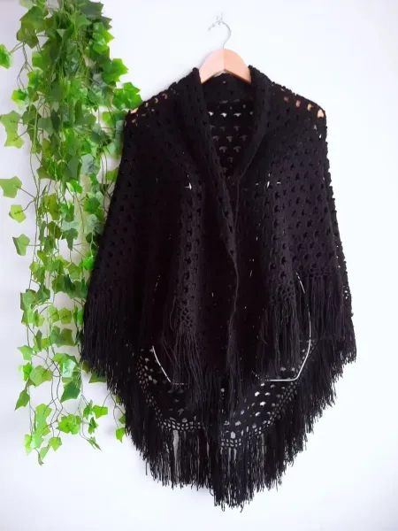 xale de lã artesanal em tricô preto alongado