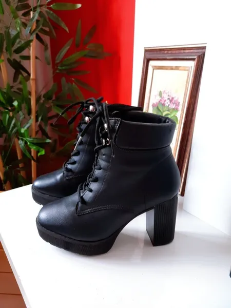 bota vizzano coturno salto grosso preta 34