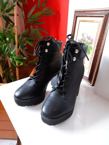 bota vizzano coturno salto grosso preta 34
