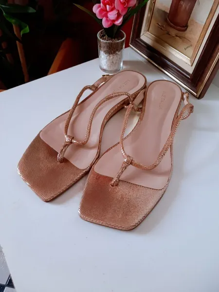 sandália rasteira luz da lua bico quadrado rose gold 39