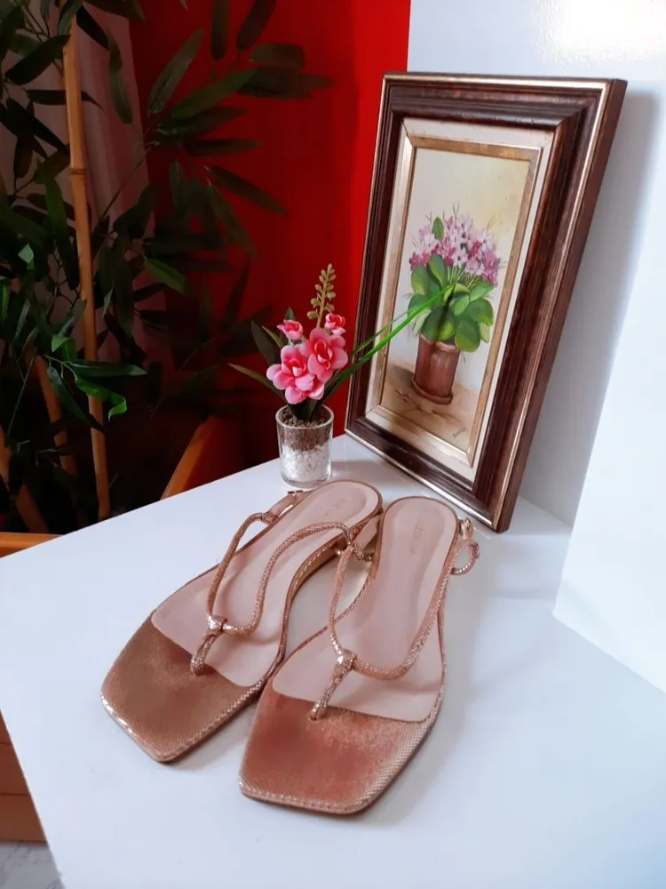 sandália rasteira luz da lua bico quadrado rose gold 39