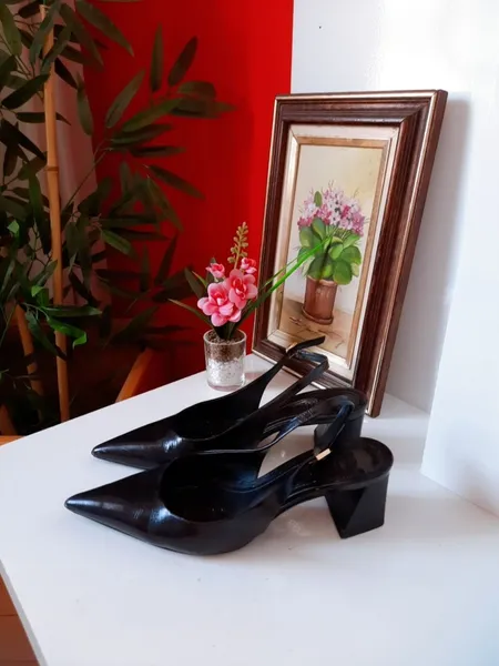 scarpin slingback schutz preto verniz salto bloco