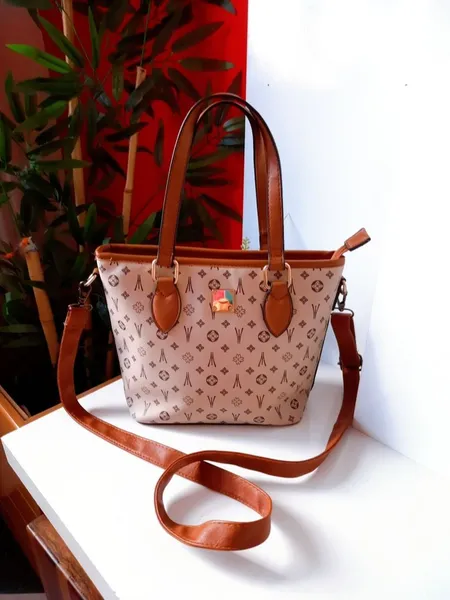 bolsa de ombro e tiracolo monogramas bege escuro com claro