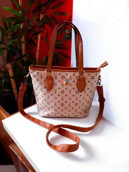 bolsa de ombro e tiracolo monogramas bege escuro com claro