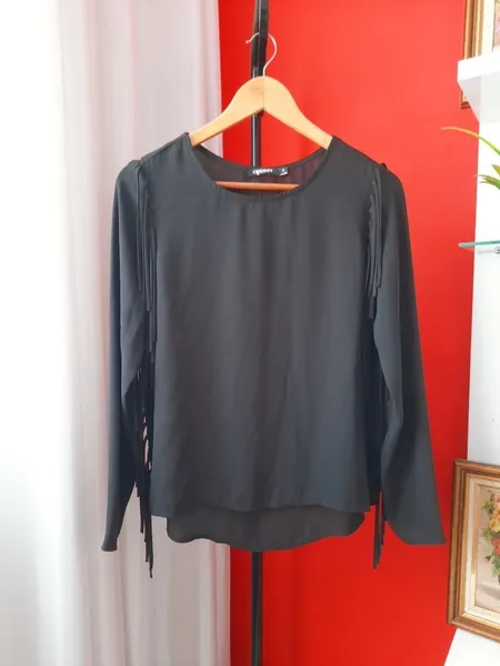 blusa queroy com franjas preta p
