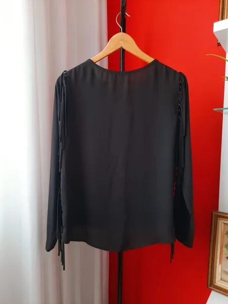 blusa queroy com franjas preta p