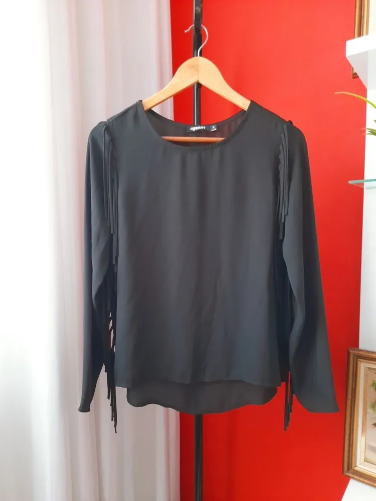 blusa queroy com franjas preta p