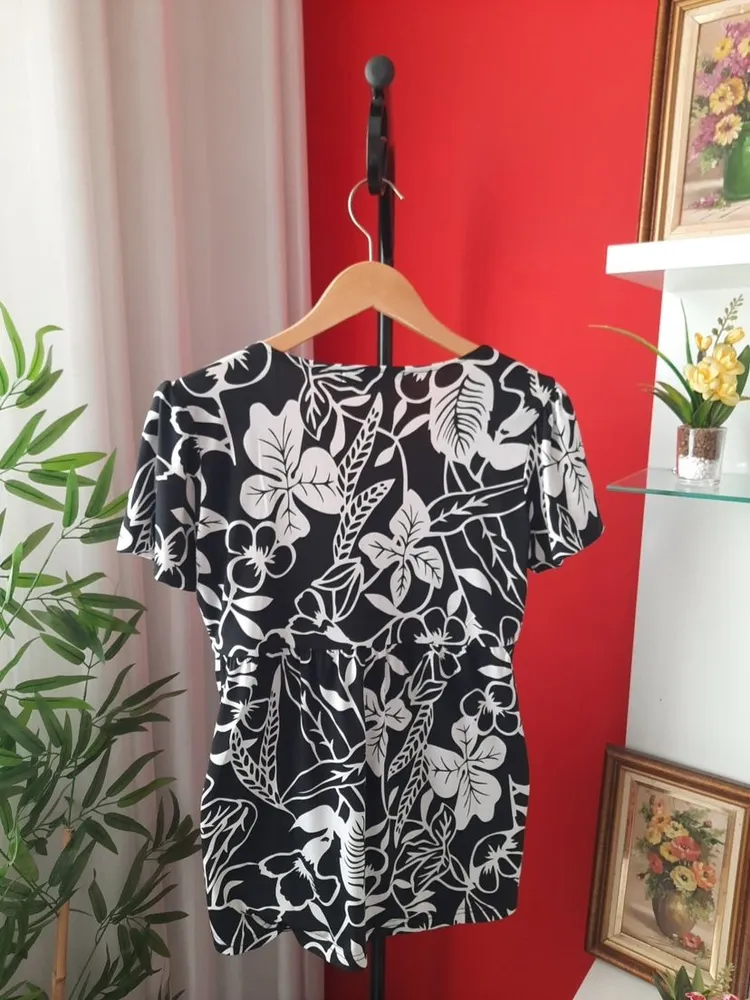 blusa estampada floral preto e branco m