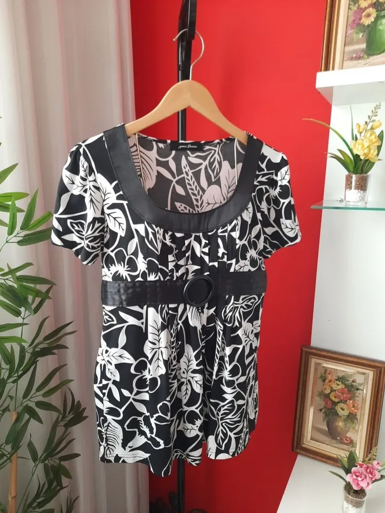 blusa estampada floral preto e branco m