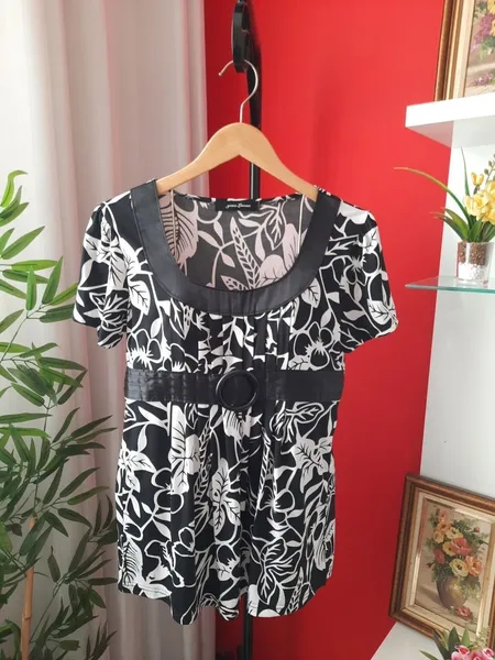 blusa estampada floral preto e branco m
