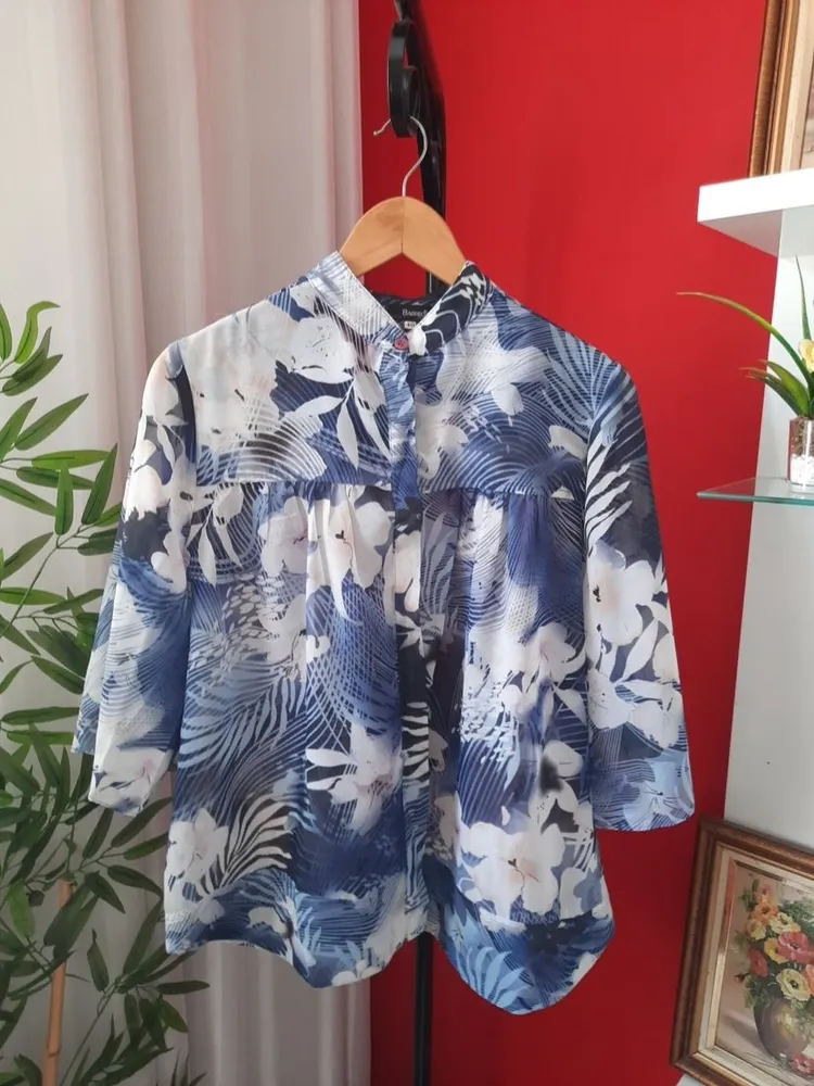 blusa floral estampada azul marinho m