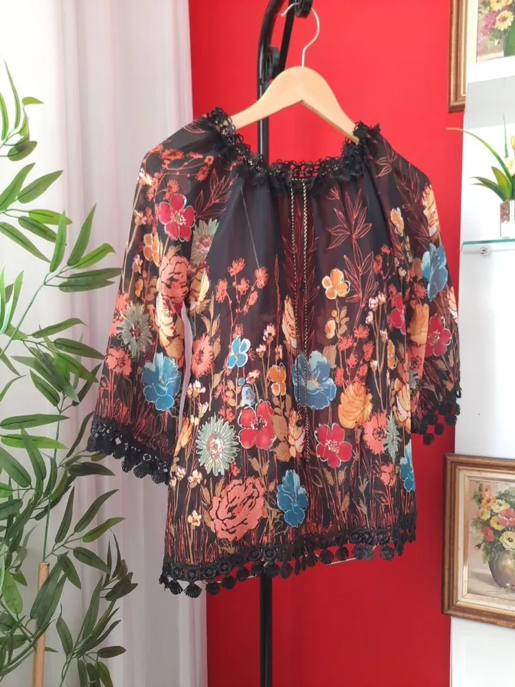 blusa floral preta com amarração p