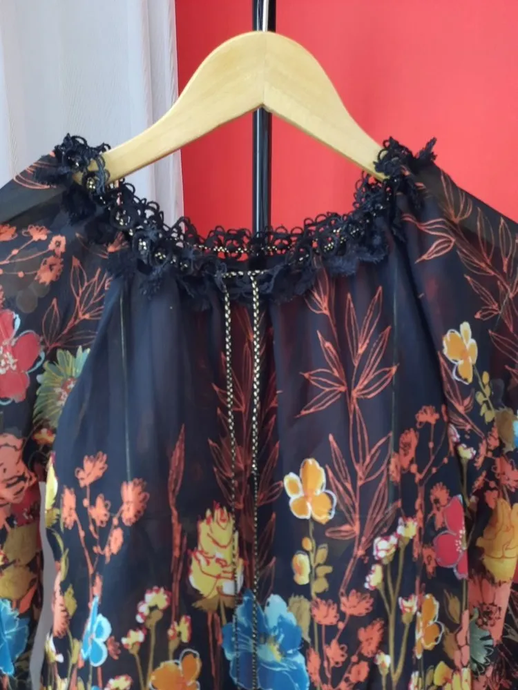 blusa floral preta com amarração p