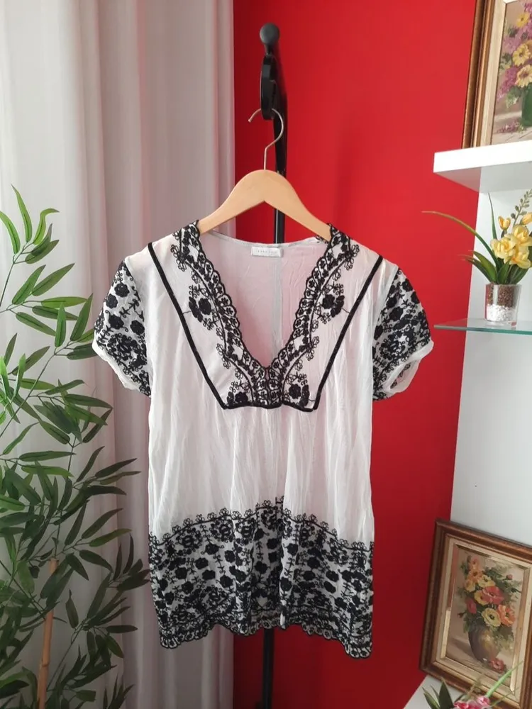 blusa zara bordada branca e preta m