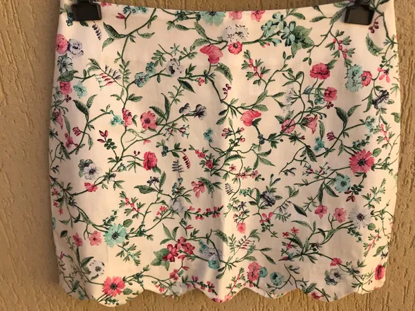 Saia Branca Com Estampa De Flores da Marca Insp