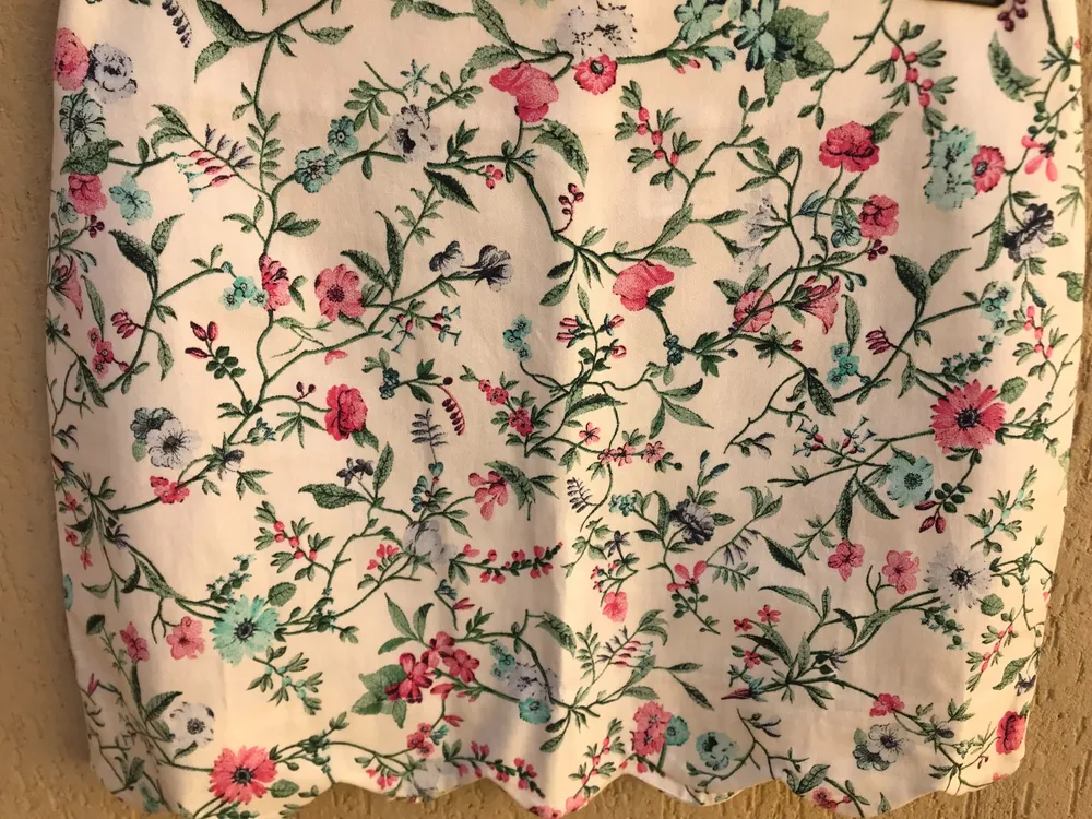 Saia Branca Com Estampa De Flores da Marca Insp