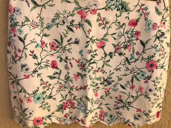 Saia Branca Com Estampa De Flores da Marca Insp
