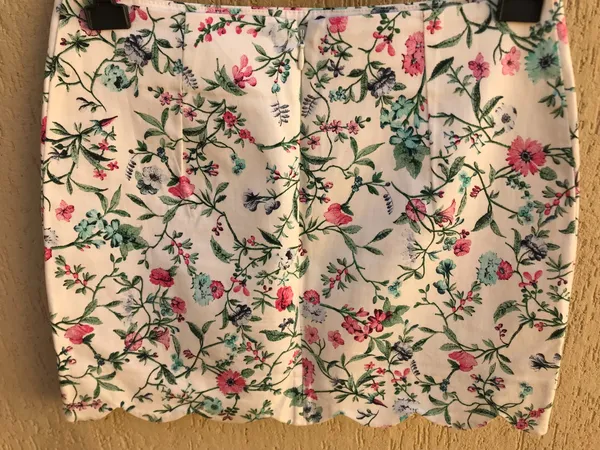 Saia Branca Com Estampa De Flores da Marca Insp