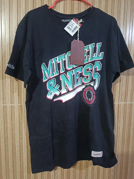 camiseta Mitchell e ness