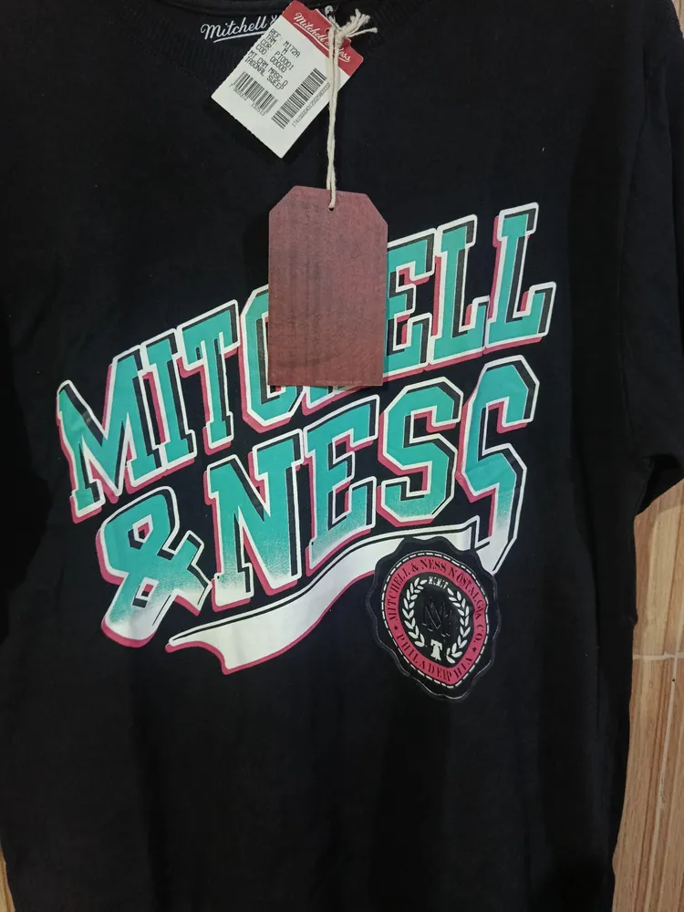 camiseta Mitchell e ness