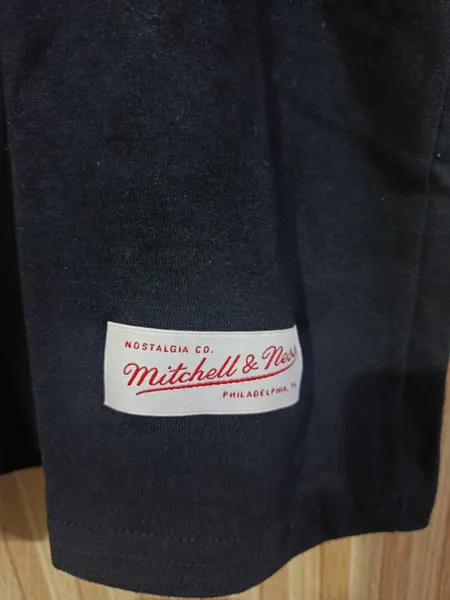 camiseta Mitchell e ness