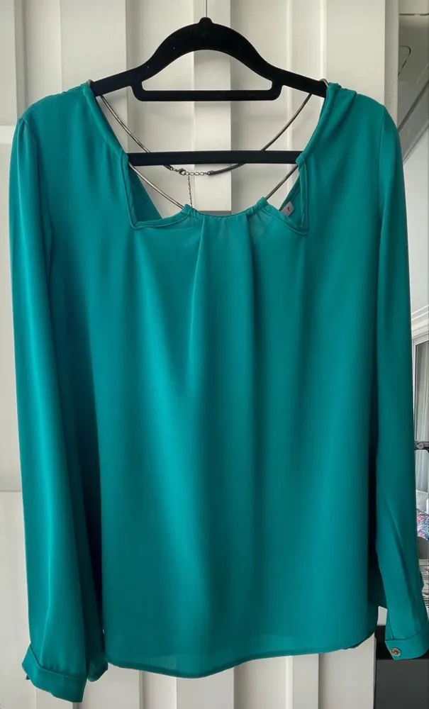 Blusa verde lindíssima Shoulder manga longa