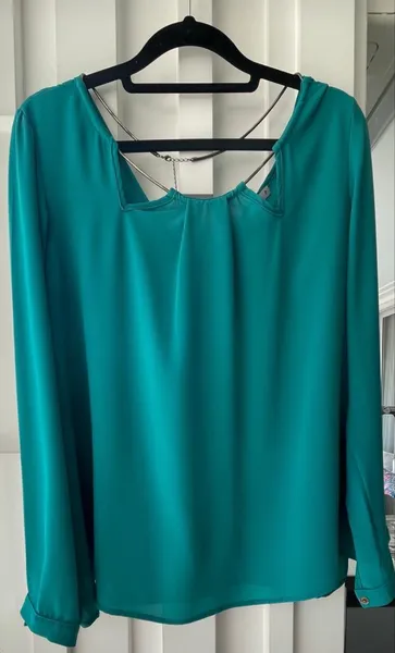 Blusa verde lindíssima Shoulder manga longa