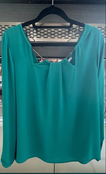 Blusa verde lindíssima Shoulder manga longa