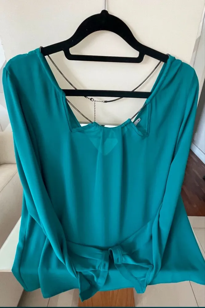Blusa verde lindíssima Shoulder manga longa