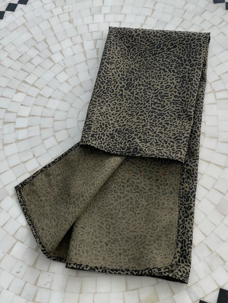 Lenço echarpe estampa animal print