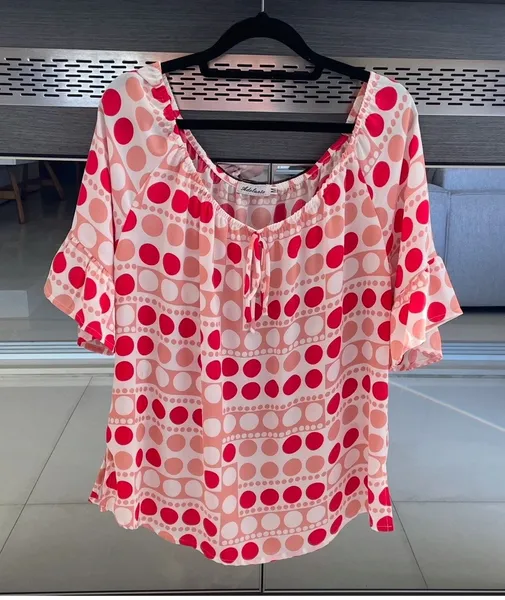 Linda blusa estilo ciganinha super estilosa
