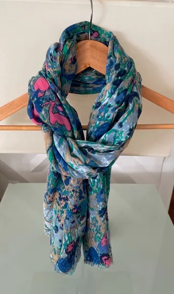 Lenço echarpe multicolorido moderno e sofisticado