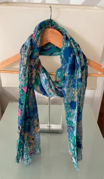 Lenço echarpe multicolorido moderno e sofisticado
